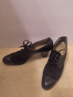 Rare True Vintage Pre-WWII Red Cross Shoe Oxford Pumps